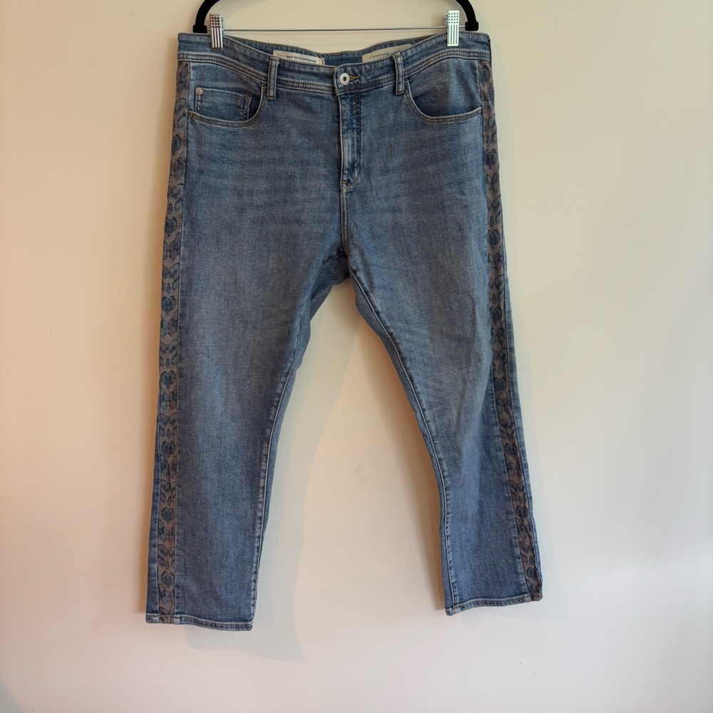 Pilcro and the Letterpress Anthropologie slim Fit embellished Boyfriend jeans 32